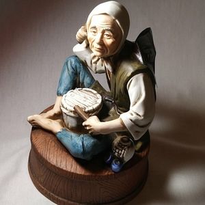 Lionstone Far East Collection 1974  Figurine